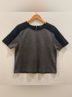 Ann Taylor Women Gray Knit Short Sleeve Top with Black Lace Shoulders L
